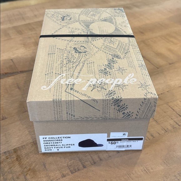 Free People Snowball Slippers Navy Blue Faux Fur Size 9 NWT New in Box Lounge - Picture 5 of 7